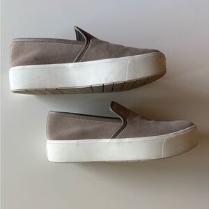 Vince Women’s warren suede sneaker size 6